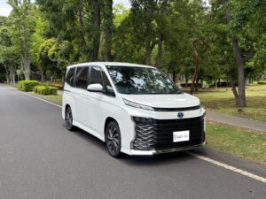 TOYOTA VOXY HV S-Z